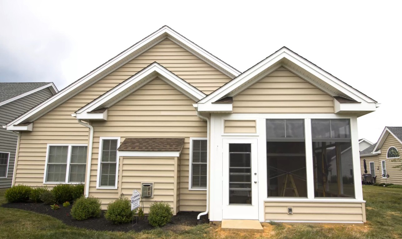 Weather-resistant sunroom built for Florida climate in Palm Coast, FL